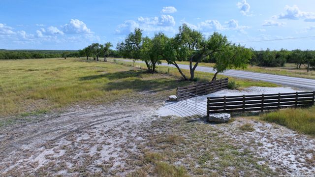 32 AC Fm 791, Falls City, TX 78113