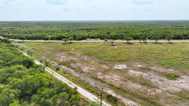 32 AC Fm 791, Falls City, TX 78113