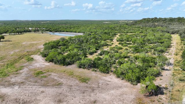 32 AC Fm 791, Falls City, TX 78113