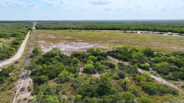 32 AC Fm 791, Falls City, TX 78113