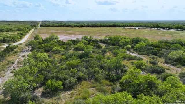 32 AC Fm 791, Falls City, TX 78113