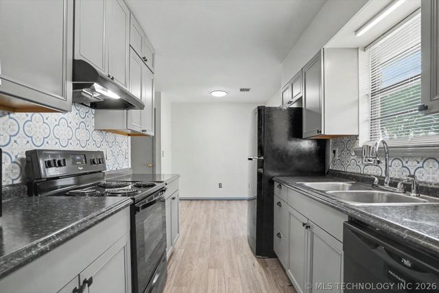 528 W Denny Street, Catoosa, OK 74015