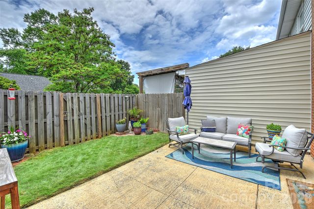 8333 Knights Bridge Road, Charlotte, NC 28210