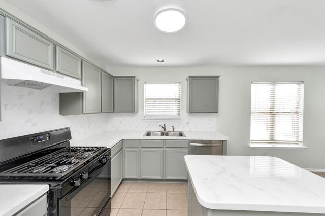 2610 Skyview Shadows Court, Houston, TX 77047