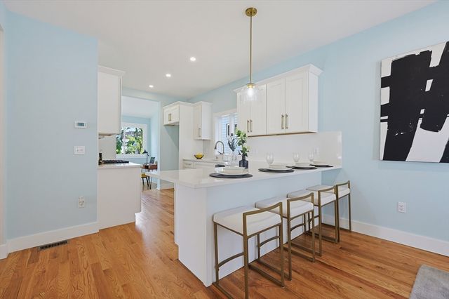 26 Pleasant St, Beverly, MA 01915
