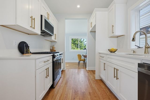 26 Pleasant St, Beverly, MA 01915