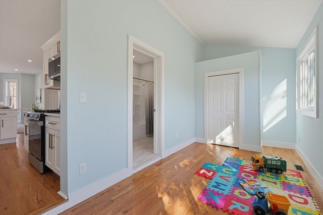 26 Pleasant St, Beverly, MA 01915