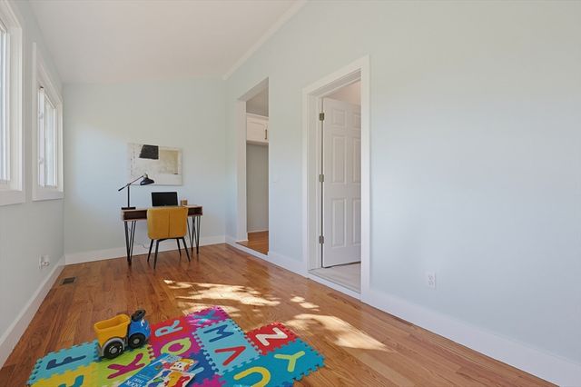 26 Pleasant St, Beverly, MA 01915