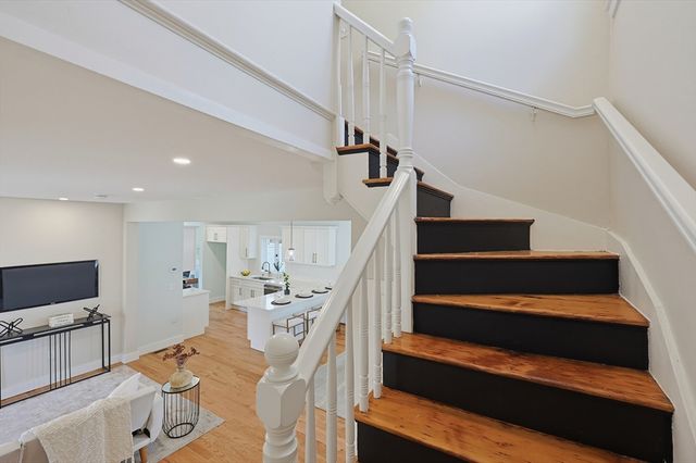 26 Pleasant St, Beverly, MA 01915
