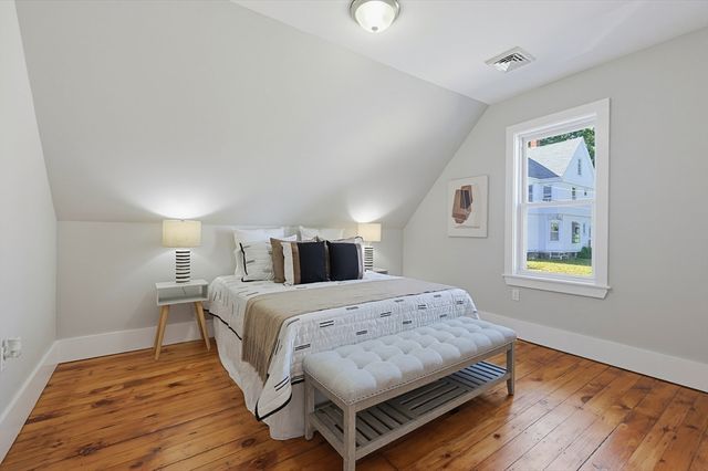 26 Pleasant St, Beverly, MA 01915