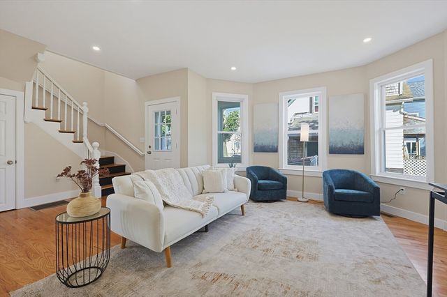 26 Pleasant St, Beverly, MA 01915