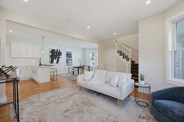 26 Pleasant St, Beverly, MA 01915