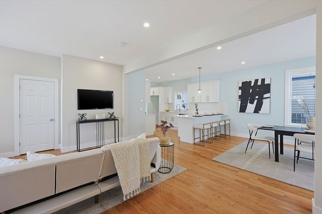 26 Pleasant St, Beverly, MA 01915