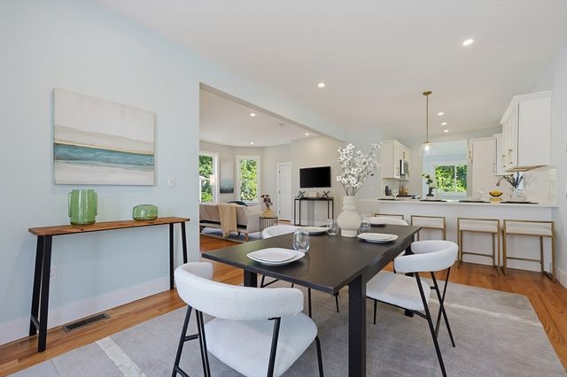 26 Pleasant St, Beverly, MA 01915