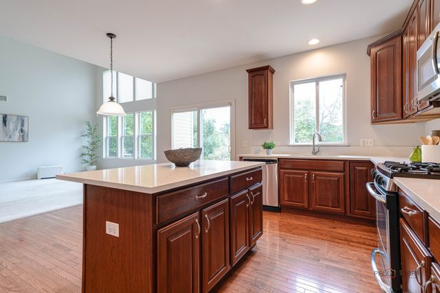 1575 McClellan Drive, Lindenhurst, IL 60046