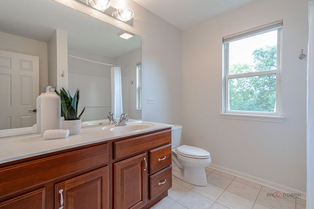 1575 McClellan Drive, Lindenhurst, IL 60046