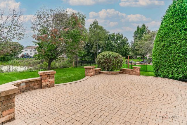 1575 McClellan Drive, Lindenhurst, IL 60046