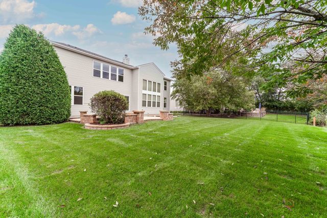 1575 McClellan Drive, Lindenhurst, IL 60046