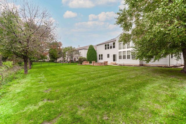 1575 McClellan Drive, Lindenhurst, IL 60046
