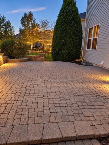 1575 McClellan Drive, Lindenhurst, IL 60046