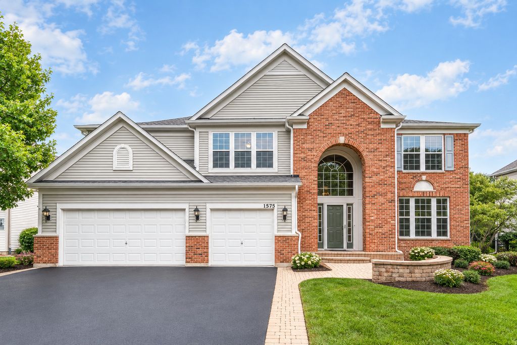 1575 McClellan Drive, Lindenhurst, IL 60046