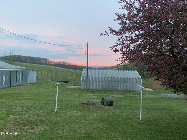 1704 Balls Chapel Road, Rose Hill, VA 24281