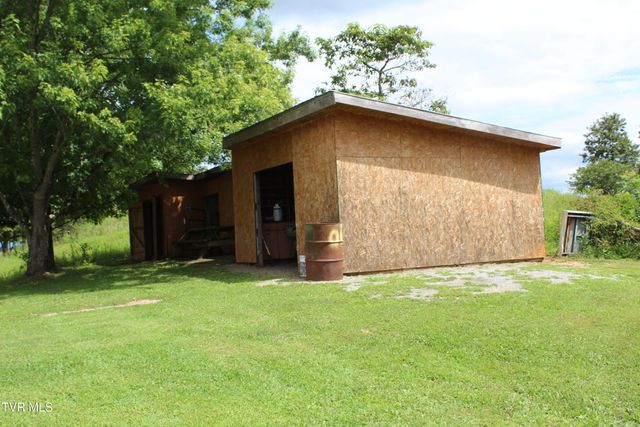 1704 Balls Chapel Road, Rose Hill, VA 24281