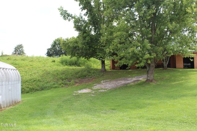 1704 Balls Chapel Road, Rose Hill, VA 24281