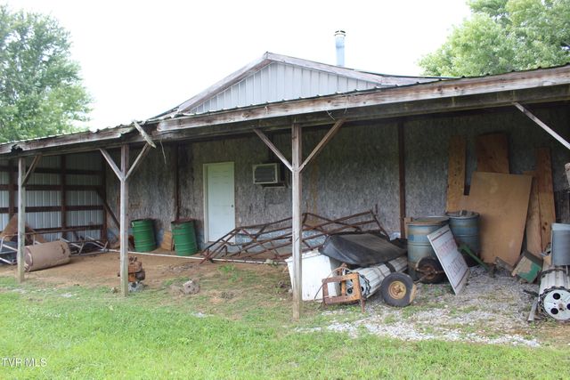 1704 Balls Chapel Road, Rose Hill, VA 24281