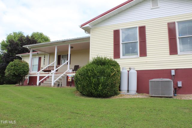 1704 Balls Chapel Road, Rose Hill, VA 24281