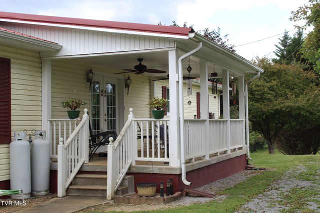 1704 Balls Chapel Road, Rose Hill, VA 24281