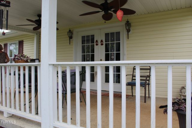 1704 Balls Chapel Road, Rose Hill, VA 24281