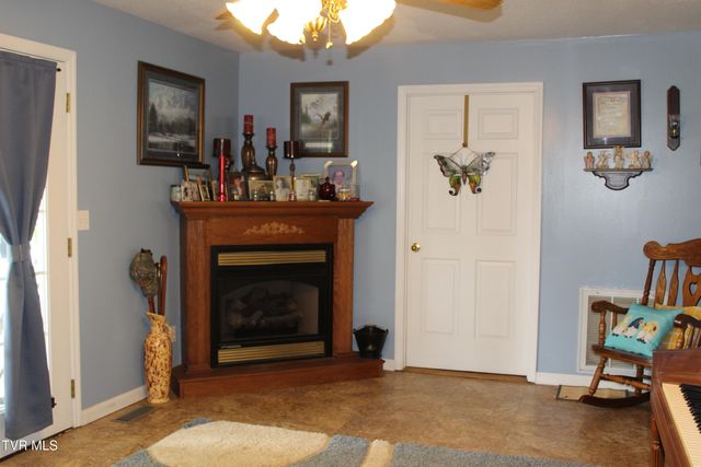 1704 Balls Chapel Road, Rose Hill, VA 24281