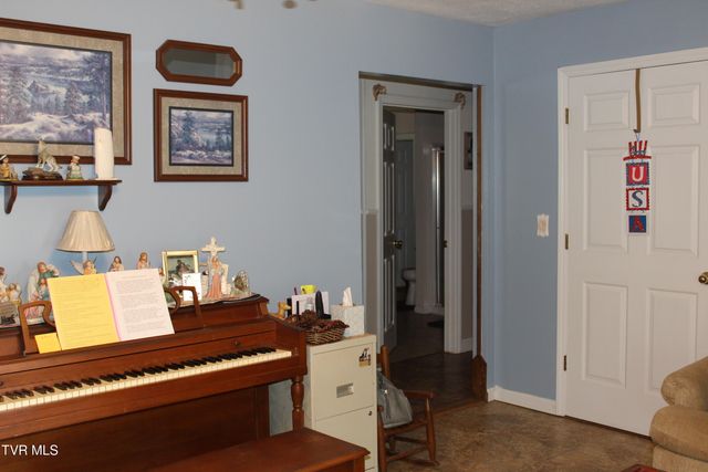 1704 Balls Chapel Road, Rose Hill, VA 24281