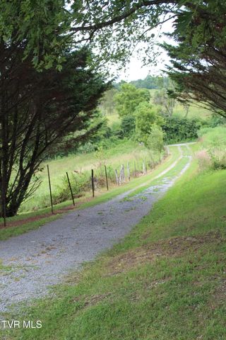 1704 Balls Chapel Road, Rose Hill, VA 24281