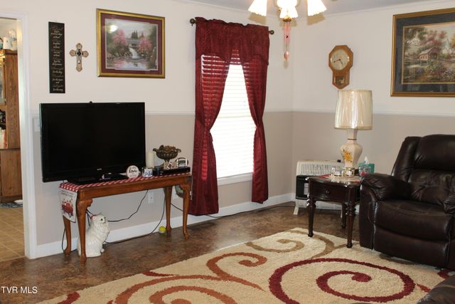 1704 Balls Chapel Road, Rose Hill, VA 24281