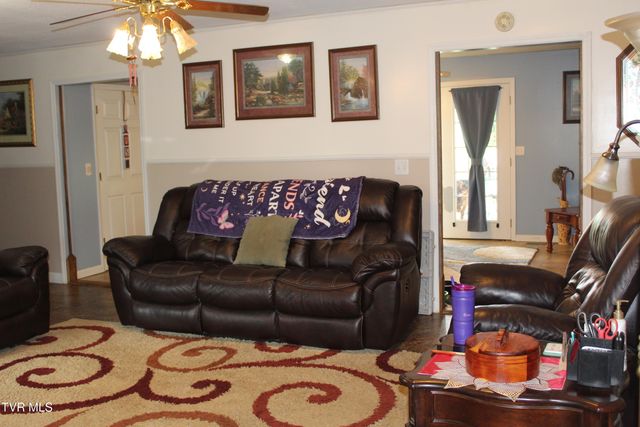 1704 Balls Chapel Road, Rose Hill, VA 24281