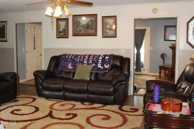 1704 Balls Chapel Road, Rose Hill, VA 24281