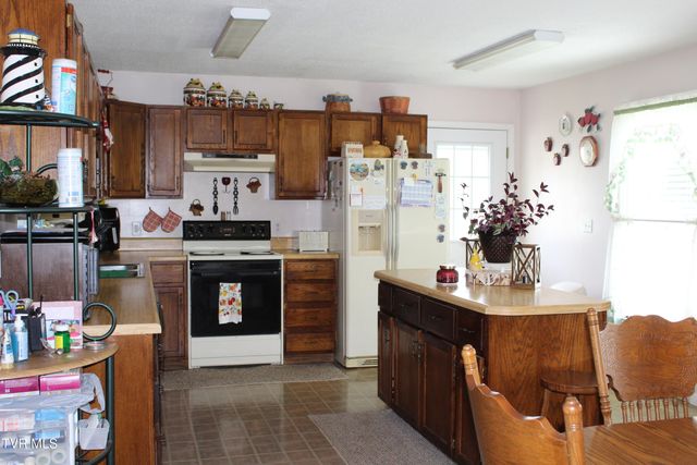 1704 Balls Chapel Road, Rose Hill, VA 24281