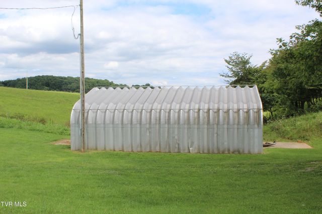 1704 Balls Chapel Road, Rose Hill, VA 24281