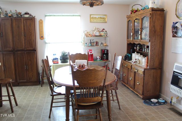 1704 Balls Chapel Road, Rose Hill, VA 24281