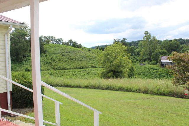 1704 Balls Chapel Road, Rose Hill, VA 24281