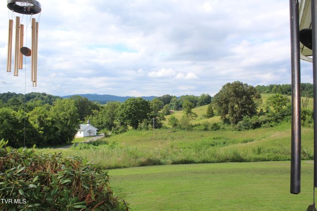 1704 Balls Chapel Road, Rose Hill, VA 24281