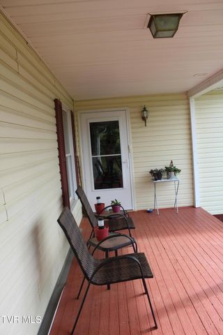 1704 Balls Chapel Road, Rose Hill, VA 24281