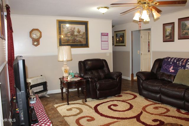 1704 Balls Chapel Road, Rose Hill, VA 24281