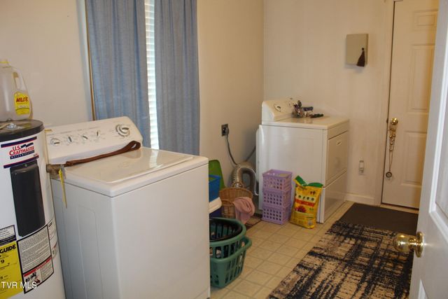 1704 Balls Chapel Road, Rose Hill, VA 24281