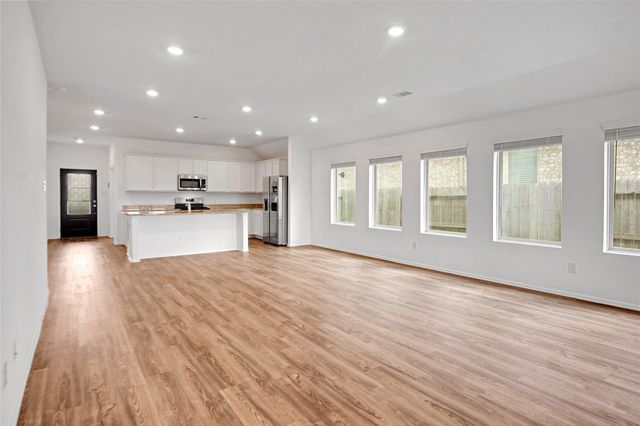 4450 Wild Flora Way, Baytown, TX 77521