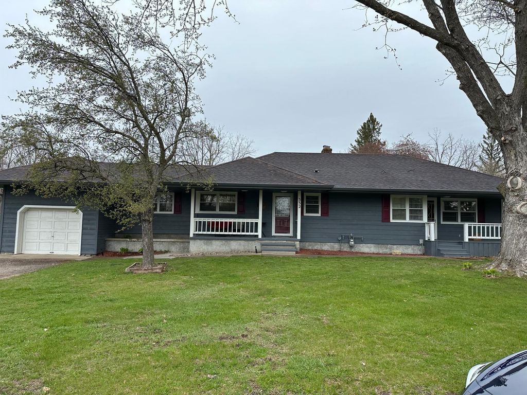332 E Pleasant Avenue, Ellsworth, WI 54011