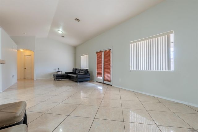 1140 N Villareal Ave, San Luis, AZ 85336
