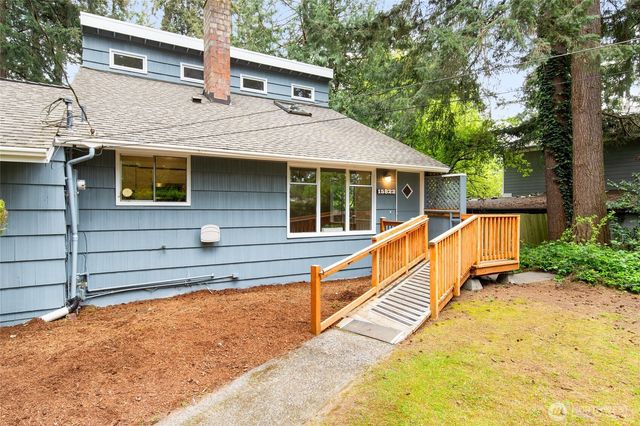 15822 34th Avenue NE, Lake Forest Park, WA 98155